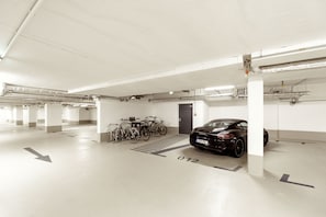 Estacionamiento: 25 por noche