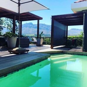 Outdoor pool, open 10:00 AM to 8:00 PM, pool umbrellas, pool loungers - Wellington Country House (Wellington)
