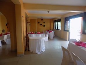Breakfast, lunch and dinner served - Heritage Country Club (Rukungiri)