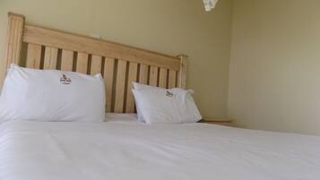 Double Room | Desk, free WiFi, bed sheets