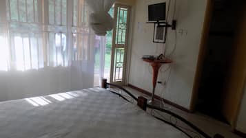 Desk, free WiFi, bed sheets