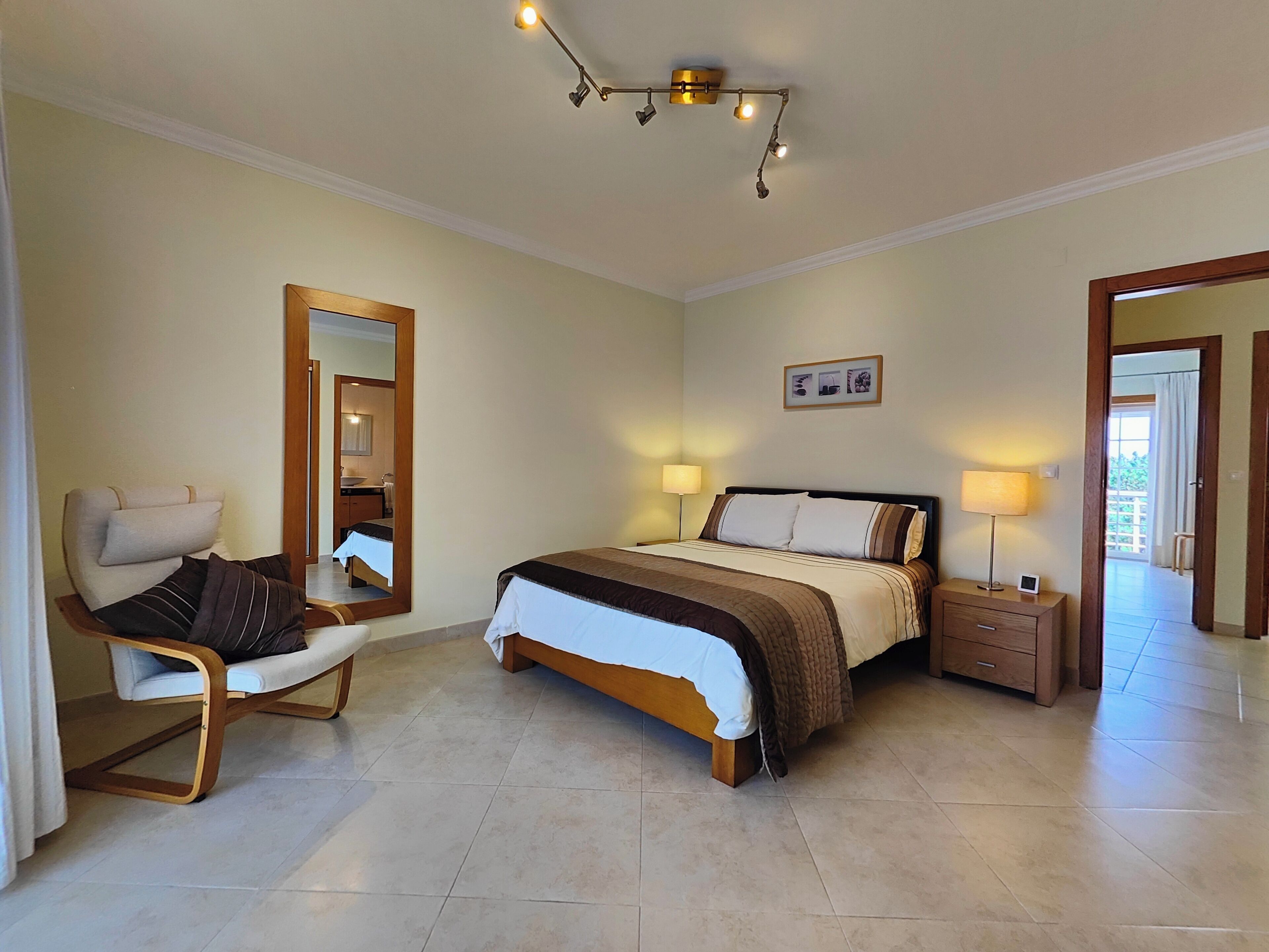 3 bedrooms, WiFi (free)