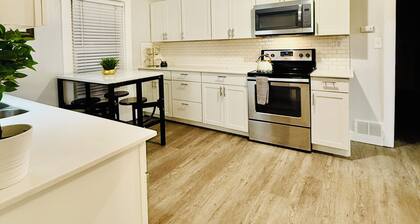 The Cozy Murray Bungalow fast WIFI free parking!