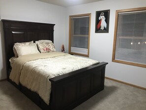 4 quartos, escrivaninha, Wi-Fi de cortesia, roupa de cama