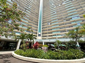Exterior - Ilikai Apt 302 -Newly Renovated October 2025- Studio with Ocean & Harbor Views Modern Updates (Waikiki)