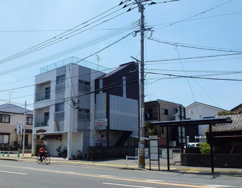 Self-catering accommodation with Wi-fi and amenities. 10 minutes from JR Kasuga Station. MIYUKIHOUSE201