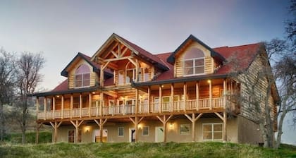 Mountain Cabin/Pine Flat Lake/Kings Canyon/Sequoia National Park/Yosemite