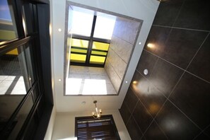 Royal-Zimmer (VIP) | Badezimmer | Kostenlose Toilettenartikel, Haartrockner, Bademäntel, Handtücher