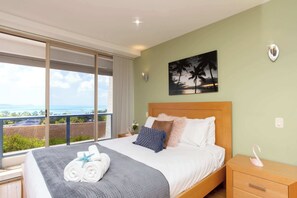 2 bedrooms, iron/ironing board, WiFi, bed sheets - Getaway Ocean Views (Cannonvale)