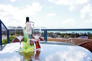 Outdoor dining - Getaway Ocean Views (Cannonvale)