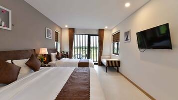 5 bedrooms, in-room safe, iron/ironing board, WiFi