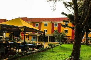 Outdoor dining - A quiet ambience, home away from home (Entebbe)