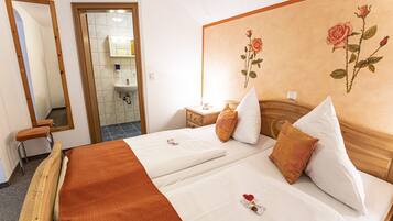 Double Room | Hypo-allergenic bedding, desk, laptop workspace, cribs/infant beds