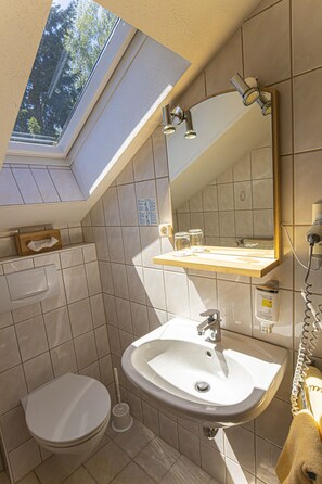 Kamar Single | Kamar mandi | Shower, pengering rambut, handuk, dan sabun