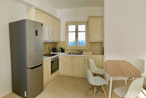 Fridge, oven, stovetop, coffee/tea maker - Cycladic house of Paros (Paros)