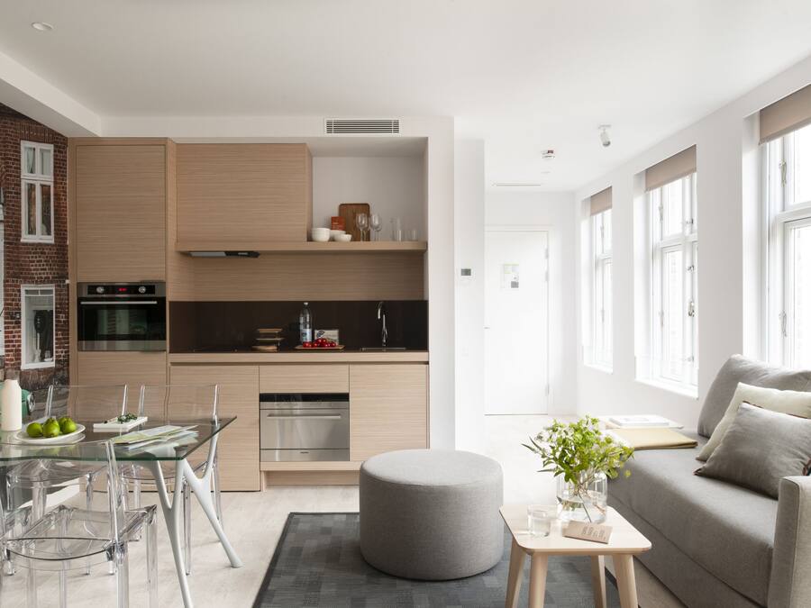 40-inch flat-screen TV with digital channels, Smart TV