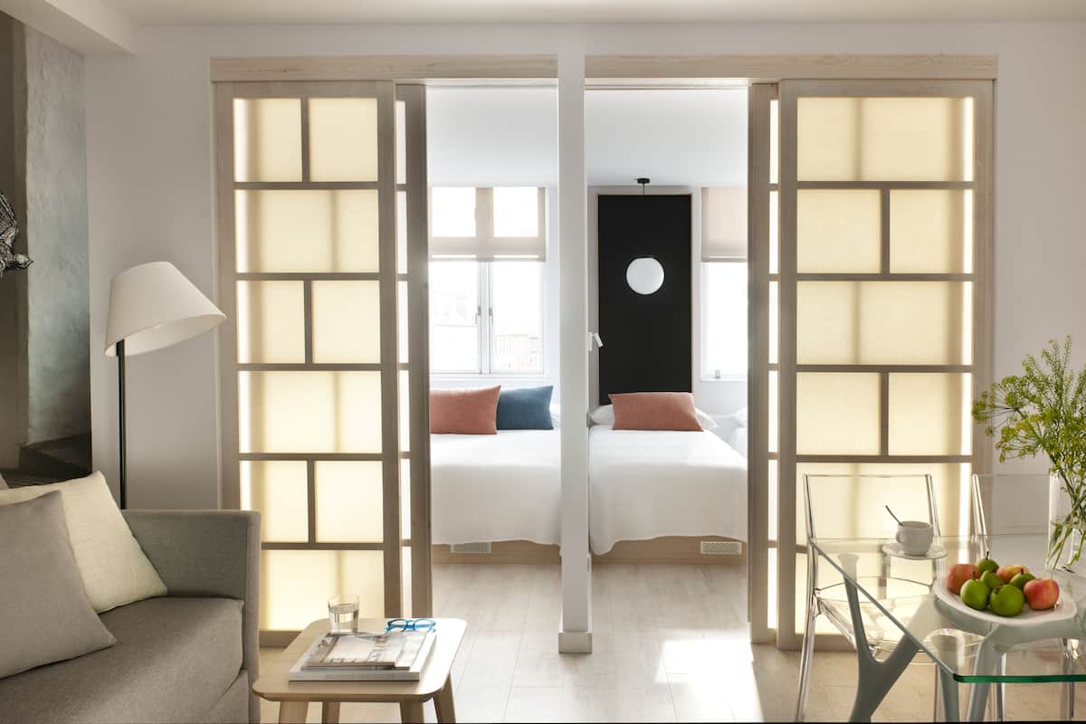 Apartment, 2 Bedrooms (6 people, 1 bathroom) | Living area | 40-inch flat-screen TV with digital channels, Smart TV