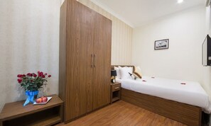 1 bedroom - Standard Double room in the heart of the old quarter (HOÀN KIẾM)