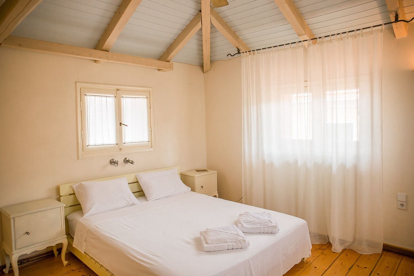 2 Schlafzimmer, Schreibtisch, schallisolierte Zimmer