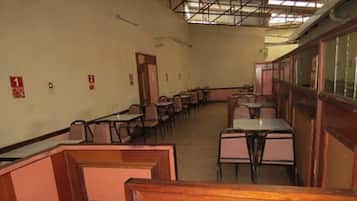 فطور مطهو حسب الطلب مجانًا يوميًا