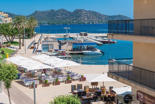 MOLL 3 - Apartment with sea views in Cala Bona. Free WiFi