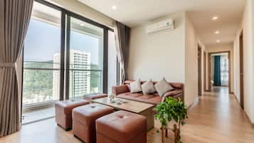 Apartment, 2 Bedrooms | Living room | Flat-screen TV