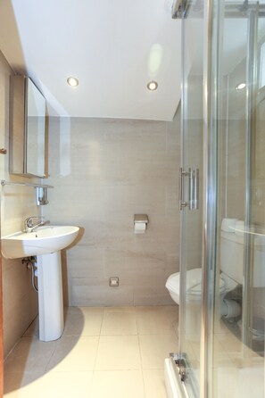Familien-Suite, mit Bad (Quin) | Badezimmer