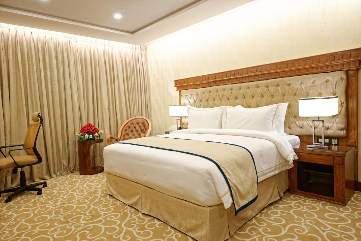 1 bedroom, down comforters, minibar, in-room safe