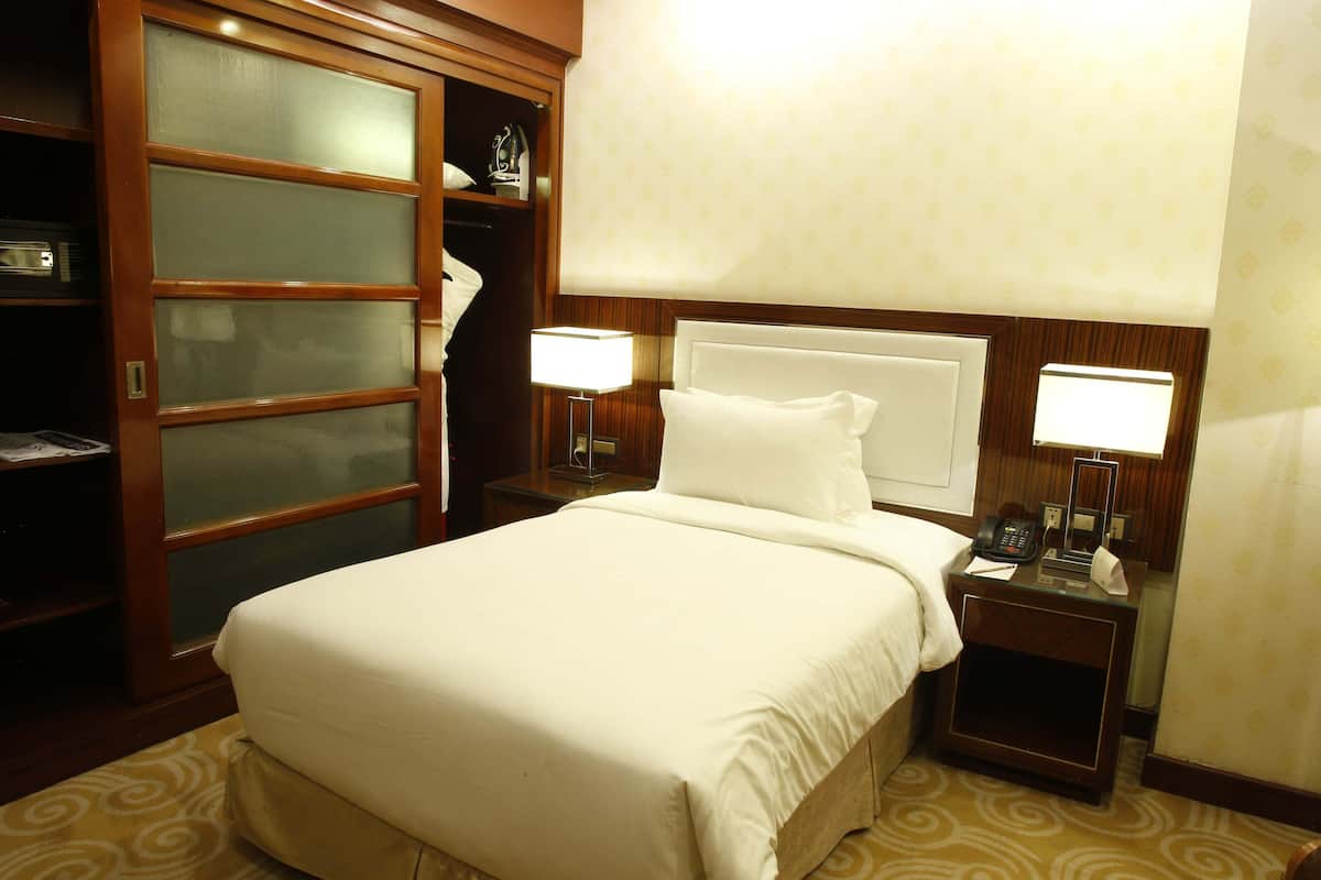 1 bedroom, down comforters, minibar, in-room safe