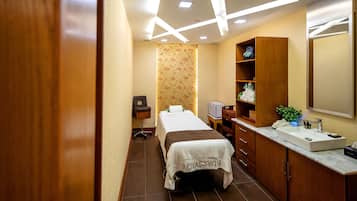 Couples treatment rooms, body treatments, body wraps, body scrubs