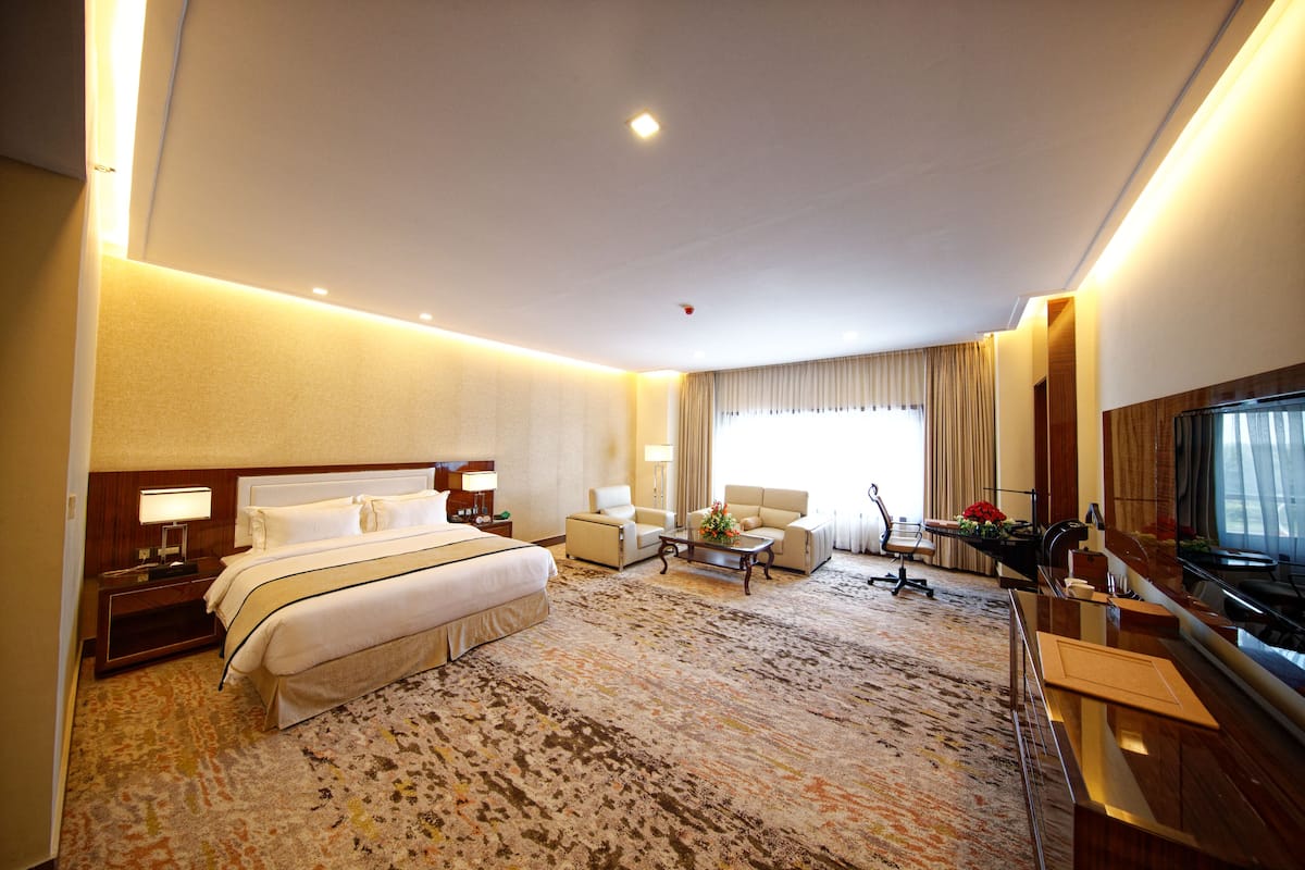 1 bedroom, down duvets, minibar, in-room safe