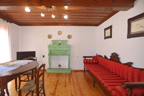 Interior - Casa al pozzo Wake up in a beautiful traditional decorated house. (Skopelos Town)