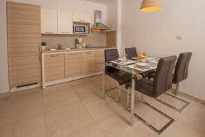 Appartement Supérieur, 1 chambre, vue partielle sur la mer | Cuisine privée