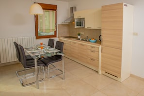 Appartement Confort, 2 chambres, vue partielle sur la mer | Cuisine privée