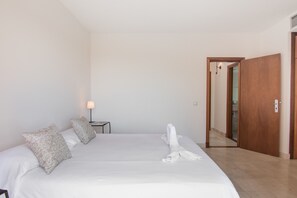 2 chambres, fer et planche à repasser, Wi-Fi gratuit, draps fournis