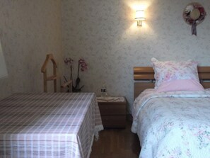 Habitación doble | Ropa de cama de alta calidad y camas con pillow-top 