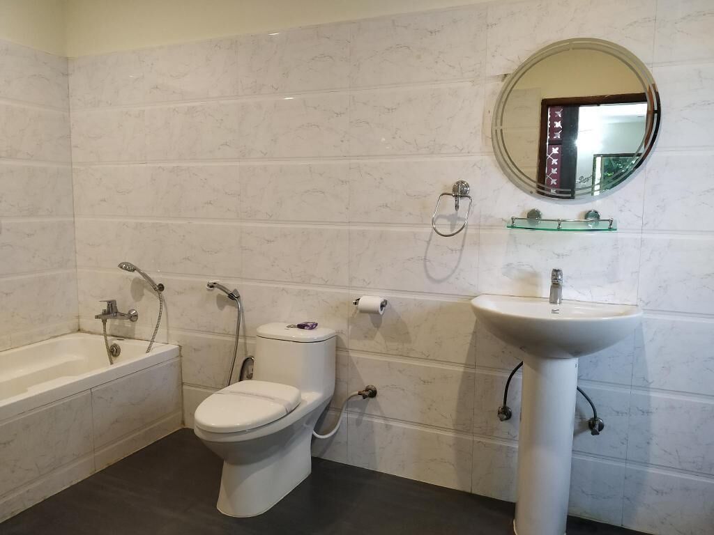 Bathroom | Shower, hydromassage showerhead, free toiletries, towels