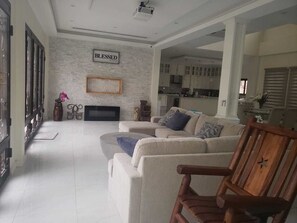 Luxury House | Living area | 40-inch LCD TV with cable channels, TV - St. Josephy Luxury Villas (San Fernando)