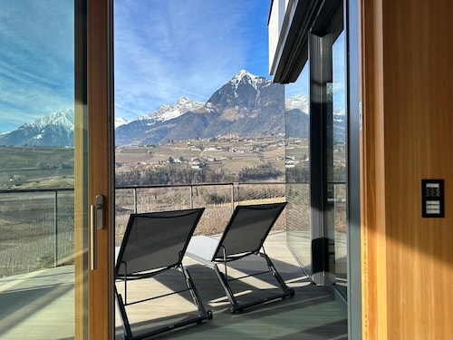 Oasis de calme spacieuse avec une vue magnifique entre Schenna et Meran.