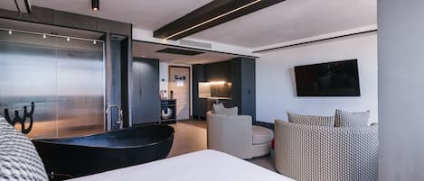 Premium Suite | Down comforters, individually decorated, individually furnished