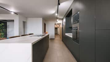 Suite Présidentielle | Cuisine privée | Réfrigérateur, micro-ondes, plaque de cuisson, grille-pain