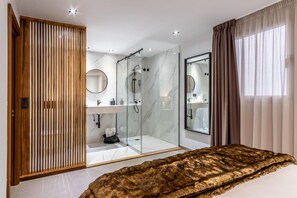 Phòng Suite Presidential | Phòng tắm | Đồ dùng nhà tắm thân thiện với môi trường, máy sấy tóc, khăn tắm 