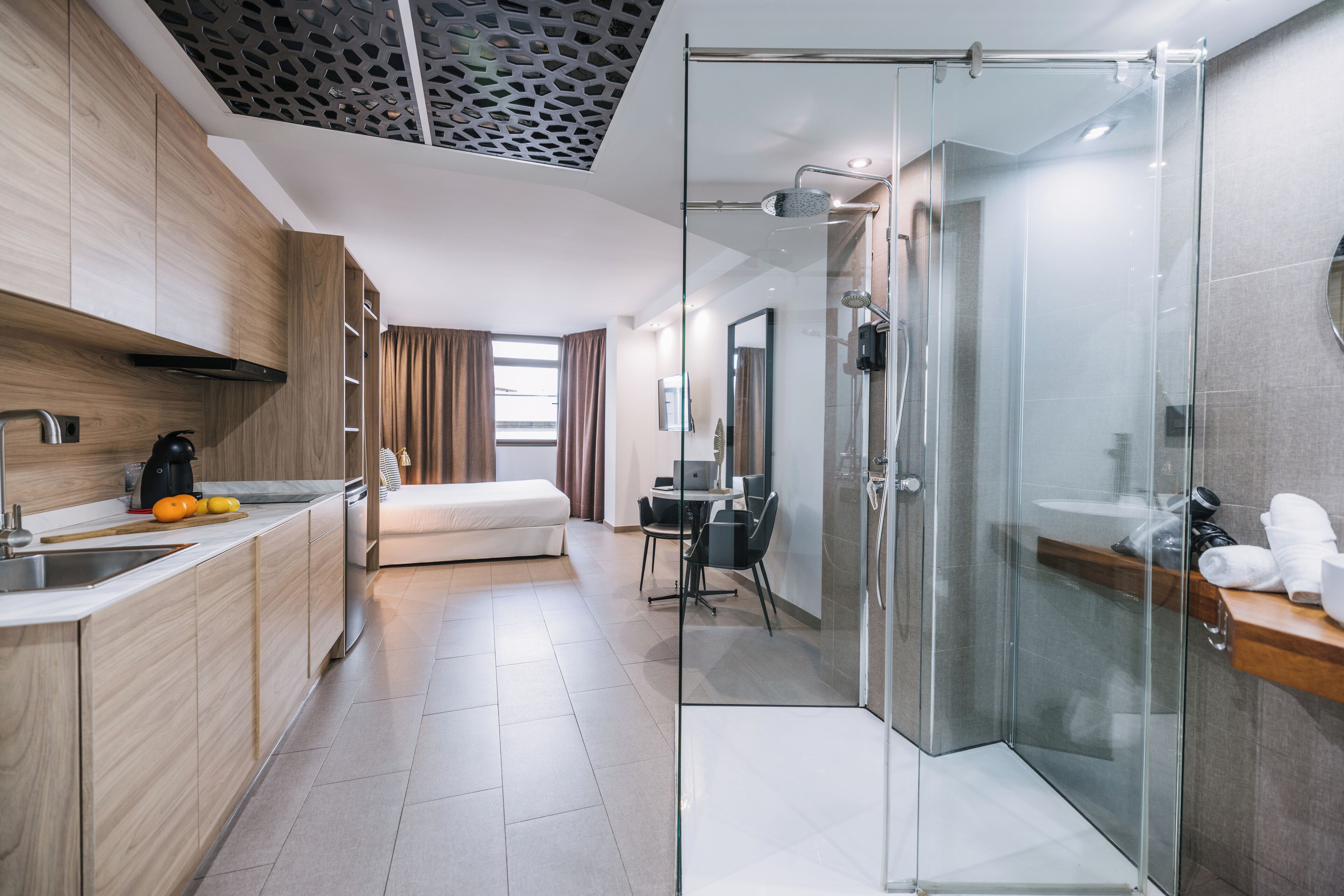 Huoneisto, kaupunkinäköala | Yksityinen keittiö | Jääkaappi, mikroaaltouuni, liesi, vedenkeitin