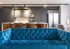 总统套房 | 起居区 | 40-英寸智能电视（配备数码频道）