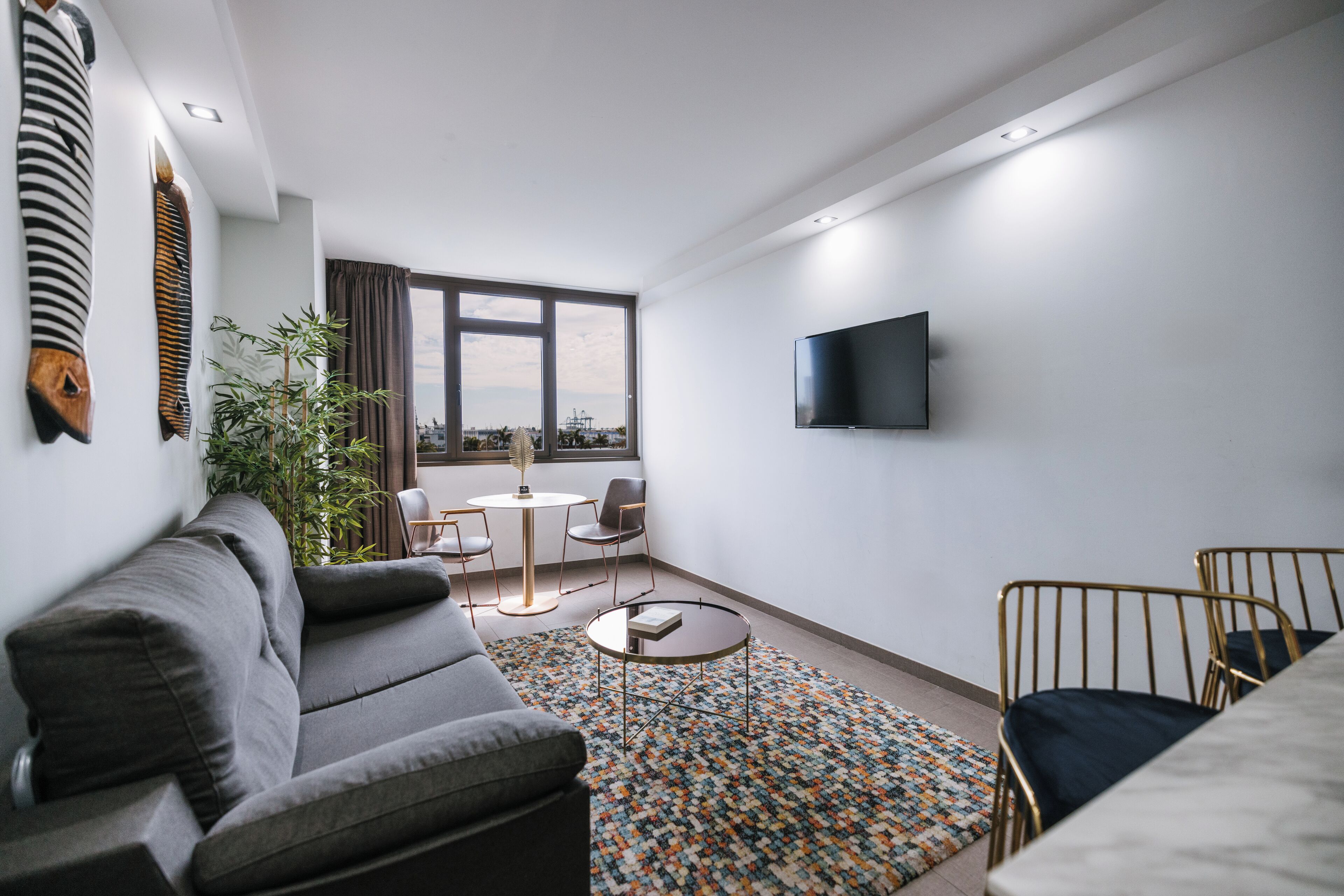 Superior-huoneisto, näköala lahdelle | Oleskelualue | 40–tuumainen äly-TV, jossa digitaalikanavat