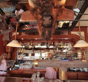 Bar (in der Unterkunft)