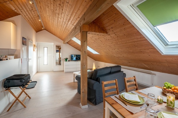 Dachgeschoss-Apartment 15 im Nebengebäude-Zimmeransicht