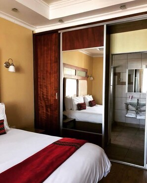Standard Double or Twin Room | Bathroom | Towels