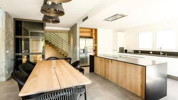 Microwave, dishwasher