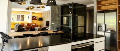 Microwave, dishwasher